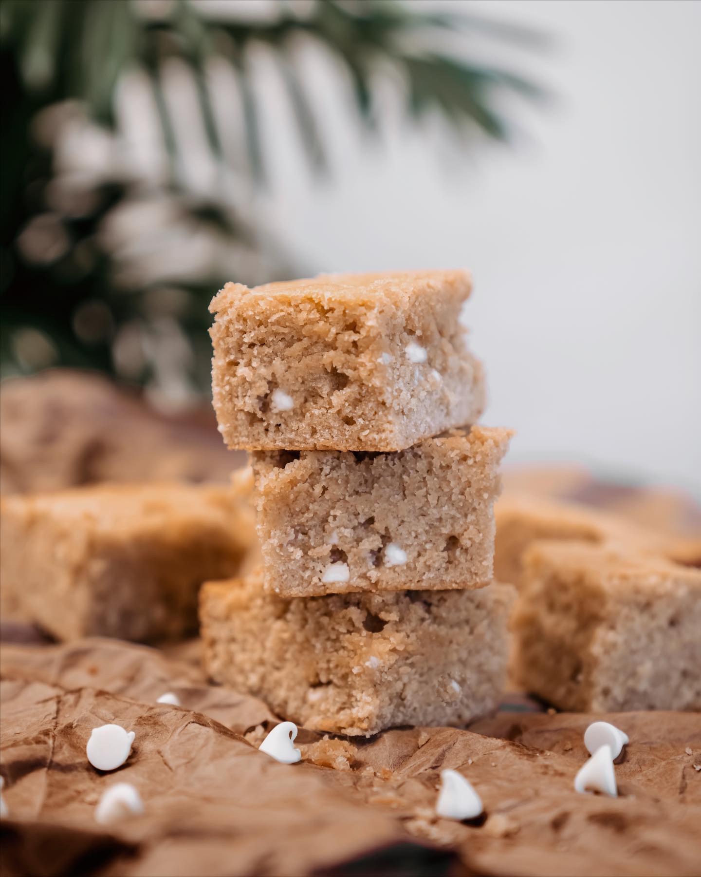 easy white chocolate blondies recipe for #nationalblondebrownieday 👩‍🍳✨

ingredients from @foodlandhi:
- 1 cup unsalted butter
- 1 1/2 cups Maika'i brown sugar
- 2 tsp vanilla extract
- 1 3/4 cups all purpose flour
- 1/2 cup white chocolate
- 1/2 tsp baking powder
- 1/2 tsp salt
- 2 eggs

preheat oven to 350 degrees and spray baking pan with cooing spray | mix melted butter and brown sugar | add eggs and vanilla extract | add flour, baking powder, and salt | pour the batter into the pan | bake for 25-30 minutes or until golden - enjoy!

Optional (but highly encouraged) tip: top it off with vanilla ice cream 🍨 

#AMaikaiDay #FoodlandHi